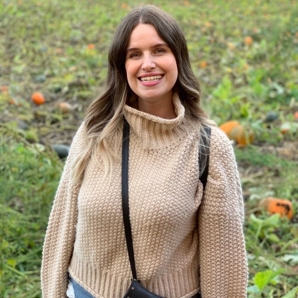 Meet your Posher, Melissa - Picture 2 of 2